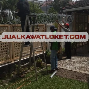 Proyek Pemesanan  Pemasangan Kawat Silet Pengaman Pagar Rumah