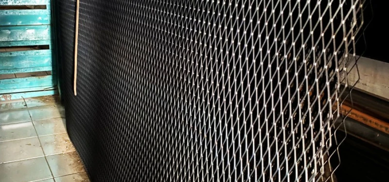 Expanded Metal untuk Pagar: Solusi Pemagaran yang Kuat dan Modern